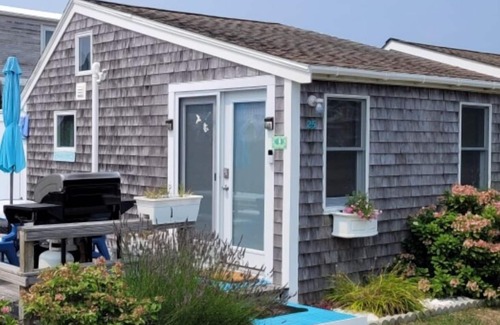 Provincetown Cabaña | Aug/Sept avail! PTown Cottage: A/C outdoor shower,parking,pool, steps to beach.