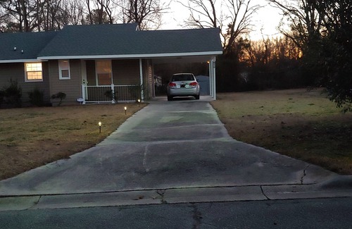 Crisp Casa | Proximity to ECU games, tasty restaurants; A quite, tucked away neighborhood