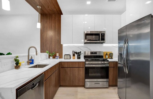Central Business District Apartamento | Prudent Space Near EWR w/ Gym