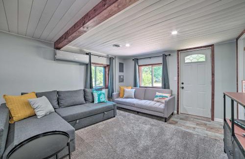 Prudenville Casa | Prudenville Retreat with Yard about 1 Mi to Lake!