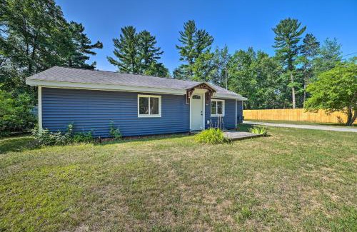 Prudenville Casa | Prudenville Retreat with Yard about 1 Mi to Lake!