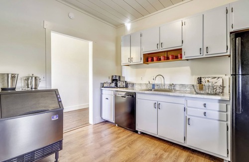 Waterfront Greens Casa | Prvt Rm 9: Prvt bath, gas fireplace, cable TV