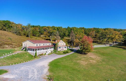 Waterfront Greens Casa | Prvt Rm 9: Prvt bath, gas fireplace, cable TV