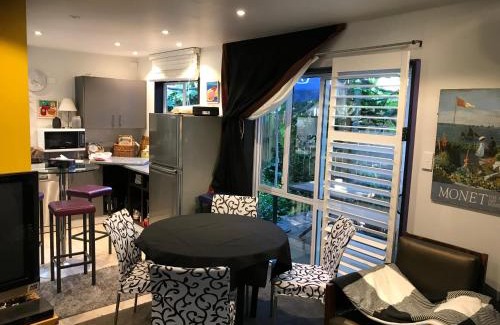 Merivale Chalet De Esquí | Pryor Haven Chalet Green Retreat in a Lovely Place