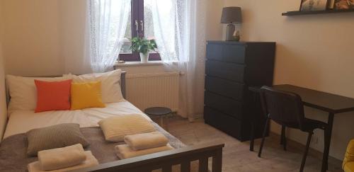 Bielany Wroclawskie Apartamento | Przytulny Apartament z Parkingiem na przedmieściach Wrocławia by Noclegi Renters