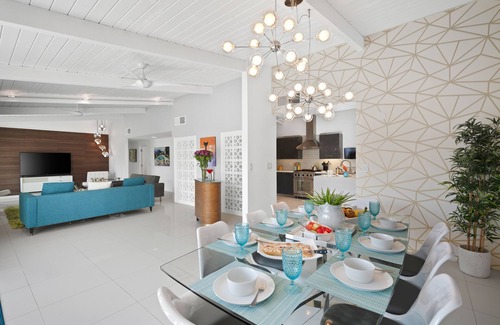 Vista Las Palmas Casa | Lo último: 4BD / 3. 5BA, piscina, spa, vistas a la montaña, mascotas y sistema de nebulización
