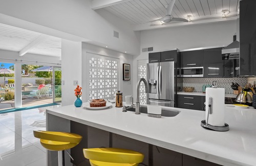 Vista Las Palmas Casa | Lo último: 4BD / 3. 5BA, piscina, spa, vistas a la montaña, mascotas y sistema de nebulización
