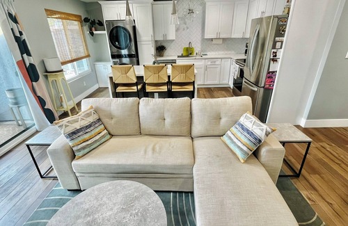 Midway-Pacific Highway Condominio | Pt Loma Condo - Across from Pechanga Arena and Central to Beaches and Downtown