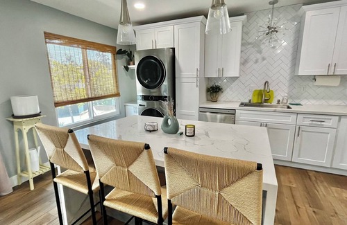 Midway-Pacific Highway Condominio | Pt Loma Condo - Across from Pechanga Arena and Central to Beaches and Downtown