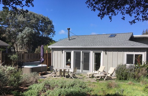 Point Reyes Station Cabaña | Pt Reyes Cottage Retreat at the Bay - ¡Bañera de hidromasaje!