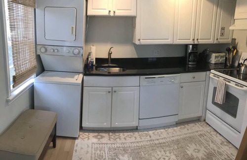 Provincetown Cabaña | West End Cottage: encanto, privacidad y, sin embargo cerca de todo.