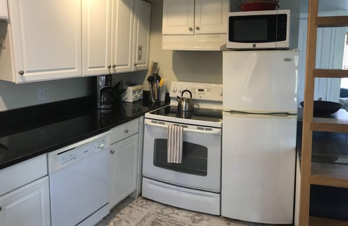 Provincetown Cabaña | West End Cottage: encanto, privacidad y, sin embargo cerca de todo.
