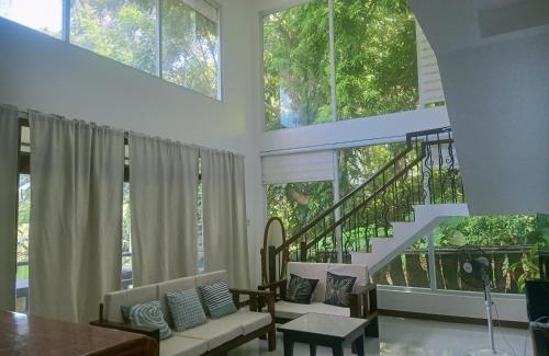 Puerto Galera Casa | Puerto Galera Hilltop Guesthouse -Tropical Retreat