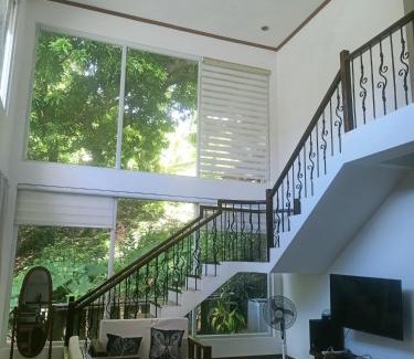 Puerto Galera Casa | Puerto Galera Hilltop Guesthouse -Tropical Retreat