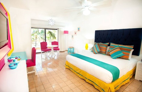 Puerto Vallarta Complejo | Puerto Vallarta beach resort in the hotel zone - available Christmas 2025