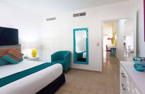 Puerto Vallarta Complejo | Puerto Vallarta beach resort in the hotel zone - available Christmas 2025