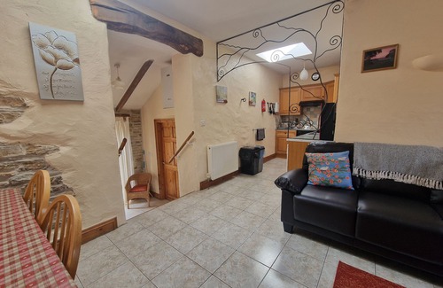 Whitland Cabaña | CASA PUFFIN, admite mascotas, con piscina en Llanboidy, Ref 924599