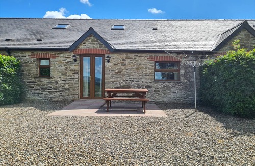 Whitland Cabaña | CASA PUFFIN, admite mascotas, con piscina en Llanboidy, Ref 924599