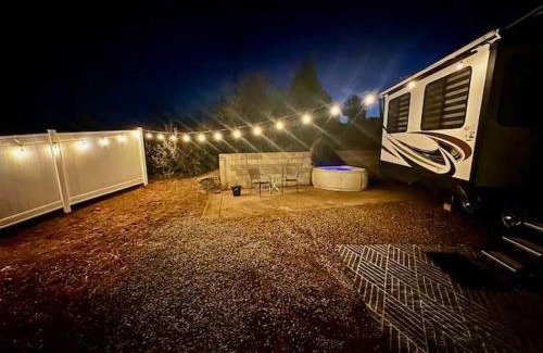 Ahwahnee Apartamento | Puffy Panda RV-Hot Tub-Sleeps 2
