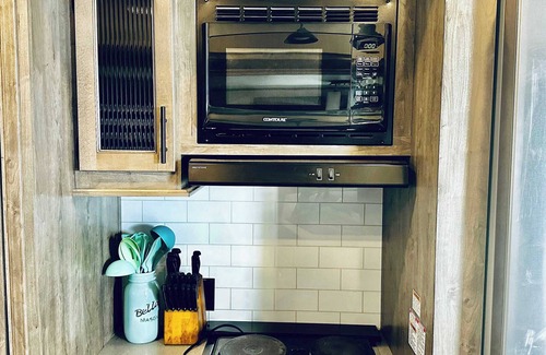 Ahwahnee Apartamento | Puffy Panda RV-Hot Tub-Sleeps 2