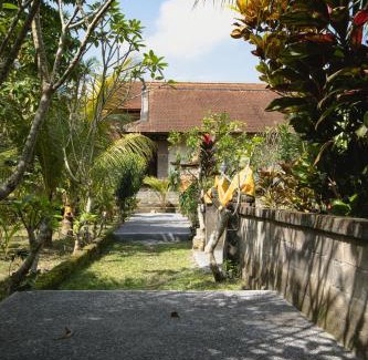 Pengosekan Casa | Puja Arsri Homestay