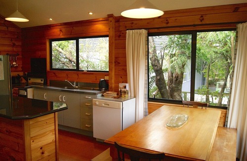 Pukawa Cabaña | Puka Lodge - Pukawa Bay Holiday Home
