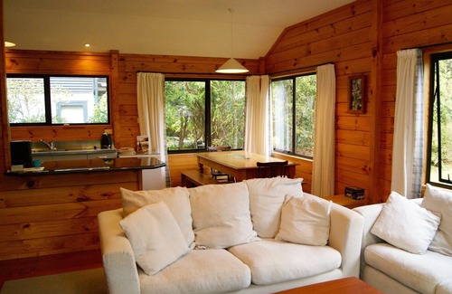 Pukawa Cabaña | Puka Lodge - Pukawa Bay Holiday Home
