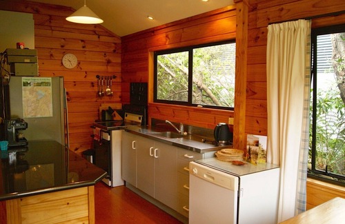 Pukawa Cabaña | Puka Lodge - Pukawa Bay Holiday Home