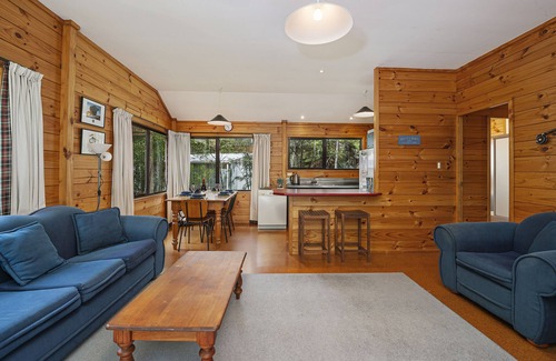 Pukawa Cabaña | Puka Lodge (vivienda trasera) - Pukawa Bay Holiday Home