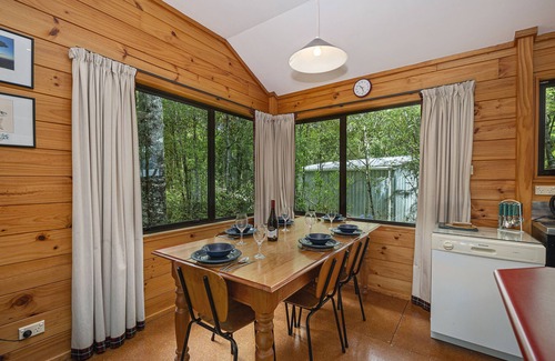 Pukawa Cabaña | Puka Lodge (vivienda trasera) - Pukawa Bay Holiday Home