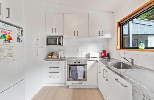 Omori Casa | Pukawa Haven - Pukawa Bay Holiday Home