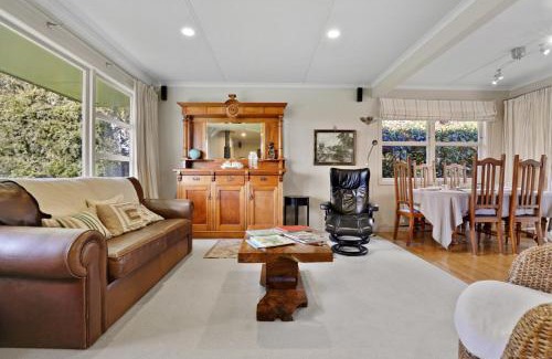 Turangi Casa | Pukeko Lodge - Tūrangi Holiday Home