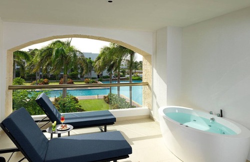 Punta Cana Hotel | Punta Cana Family Resort: Mini Golf, Water Park & 13 Pools! | 3 Units