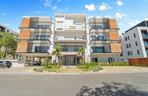 Punta Cana Apartamento | Punta Cana Village, Modern PH 3bdr w/ Pool & Gym