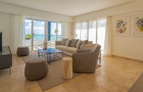 Cap Cana Marina Apartamento | Punta Palmera Beach Front and pool views Cap Cana