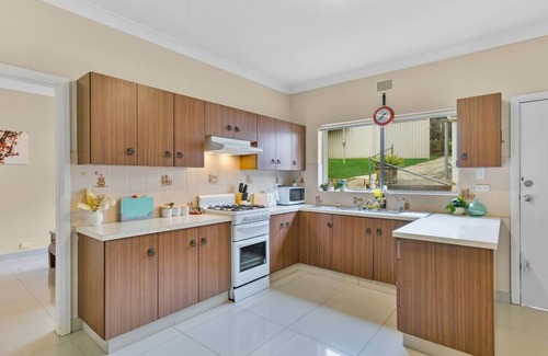 Putney Casa | Puntey 3-Bedroom Comfortable Villa with Parking and Cooking Facilities