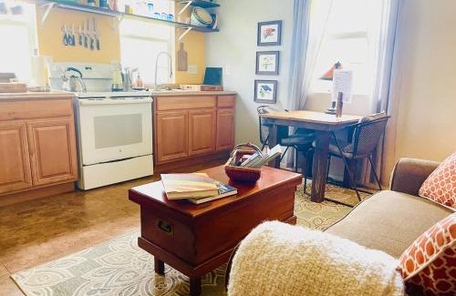 Royal Hawaiian Estates Casa | Puolani Iki-Sweet lil cottage near National Park