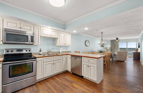 South Nags Head Condominio | Pup-Friendly! Direct Oceanfront! Shorely Goodness: PierView 105 Oceanfront Condo