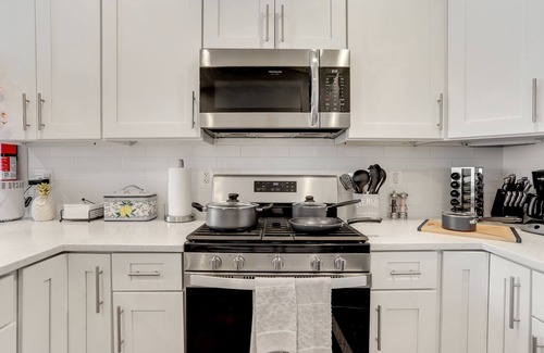 Near Northeast Condominio | "Pura Vida" Fabulous 4 Bed Home near H St & Union Market