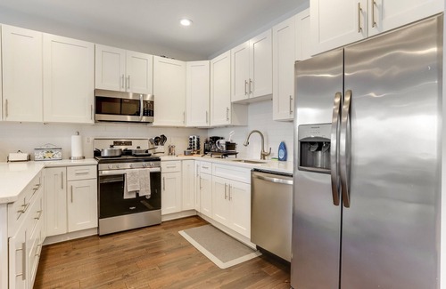 Near Northeast Condominio | "Pura Vida" Fabulous 4 Bed Home near H St & Union Market