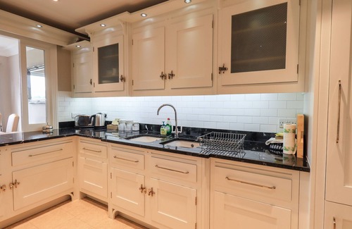 Waterhead Cabaña | PURE GRACE, family friendly, with a garden in Ambleside