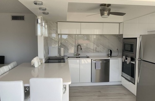 Casa del Mar Condominio | Pure Luxury on Isla Del Sol, 90 steps from the Ocean