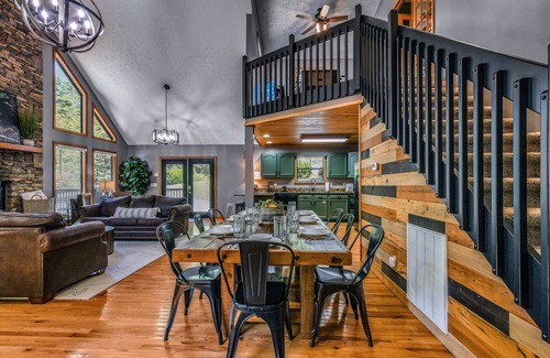 Sevierville Cabina | Pure & Simple 3 Bedroom Cabin by RedAwning