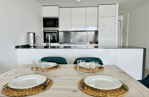 Alcorrin Apartamento | Pure South – Elegancia moderna con vistas al mar