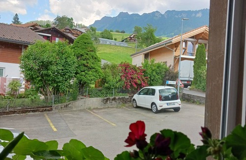 Goldiwil Apartamento | Pure Swissness - cozy vacation apartment with lots of charm overlooking Lake Thun
