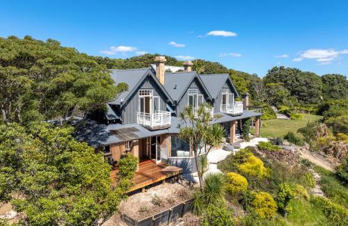 Oneroa Casa | Puriri Valley Estate, Church Bay - Be My Guest Waiheke