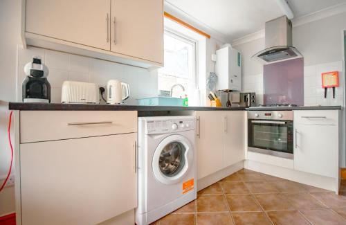 Portsmouth Casa | Purple Cloud Cottage