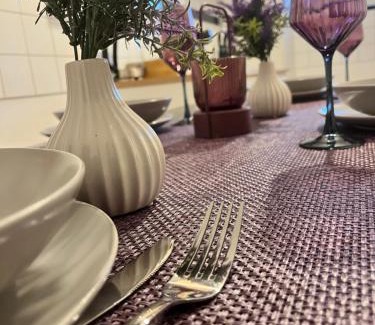 Rastpfuhl Apartamento | Purple Escape Balkon Netflix zentral