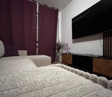 Rastpfuhl Apartamento | Purple Escape Balkon Netflix zentral