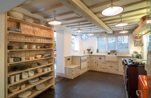 Burton Joyce Casa | Purple Poppy Cottage